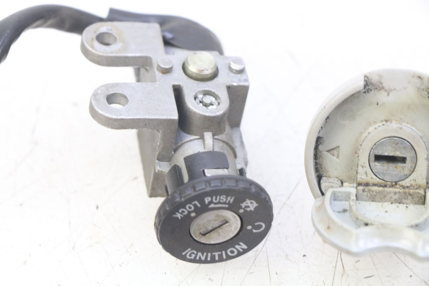 photo de KIT SERRATURA CHIAVE NEIMAN BAOTIAN BT 49 QT-9 50 (2006 - 2010) - Stato della superficie e materiale