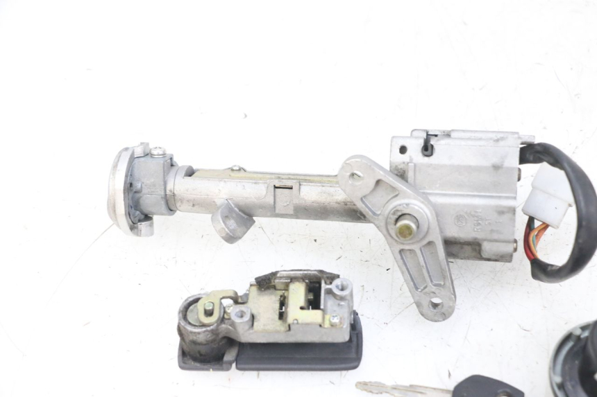 photo de KIT SERRATURE SUZUKI BURGMAN 125 (2007 - 2014) - Primo piano tecnico