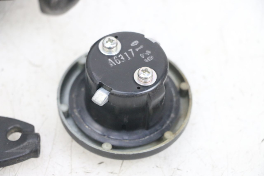 photo de KIT SERRATURE SUZUKI BURGMAN 125 (2007 - 2014) - Dettagli dei punti di fissaggio