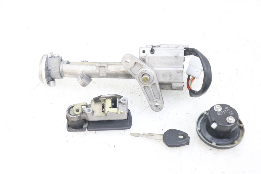 photo de KIT SERRATURE SUZUKI BURGMAN 125 (2007 - 2014) - Stato della superficie e materiale