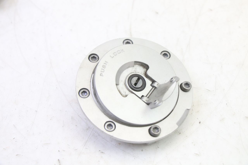 photo de KIT SERRATURA CHIAVE NEIMAN HONDA CBR RR FIREBLADE 900 (1992 - 1994) - Caratteristiche distintive