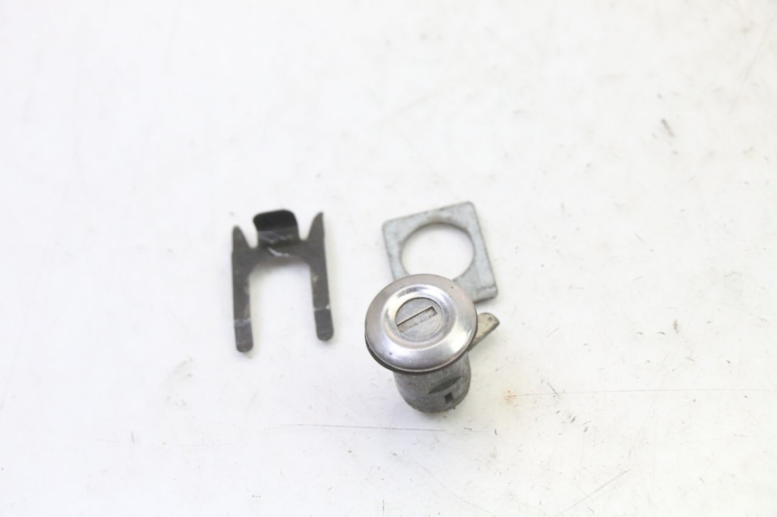 photo de KIT SERRATURA CHIAVE NEIMAN HONDA CBR RR FIREBLADE 900 (1992 - 1994) - Focus sulla struttura