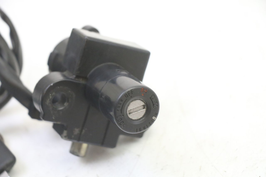 photo de KIT SERRATURA CHIAVE NEIMAN HONDA CBR RR FIREBLADE 900 (1992 - 1994) - Primo piano tecnico