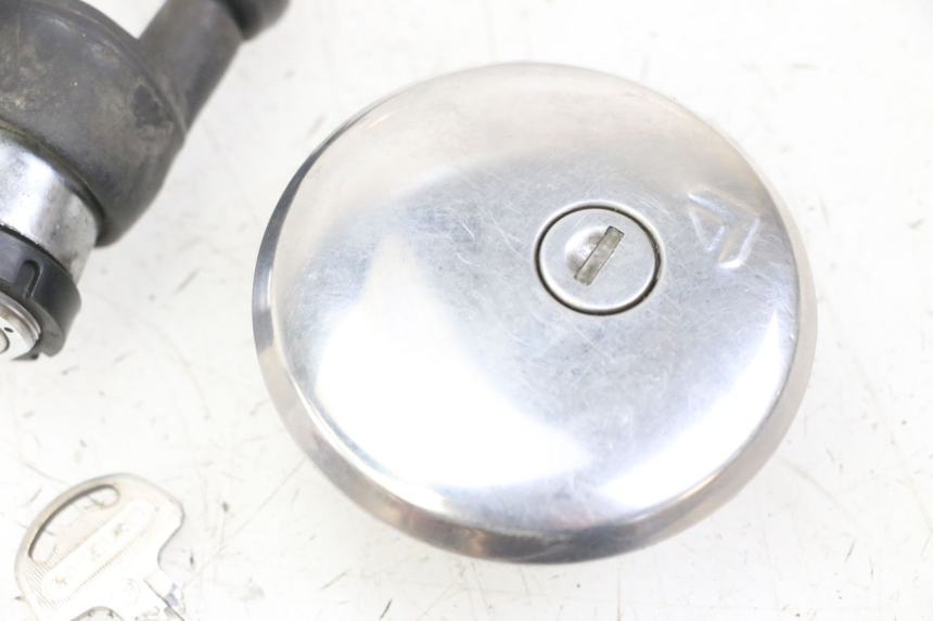 photo de KIT CHIAVE BLOCCO NEIMAN SUZUKI GN 125 (1997 - 2000) - Zoom sui componenti