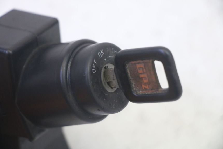 photo de KIT SERRATURE KAWASAKI GPZ RX 1000 (1986 - 1988) - Primo piano tecnico