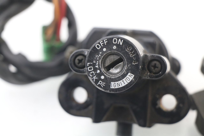 photo de KIT SERRATURE SUZUKI GSF N BANDIT 600 (1996 - 1999) - Primo piano ad alta risoluzione