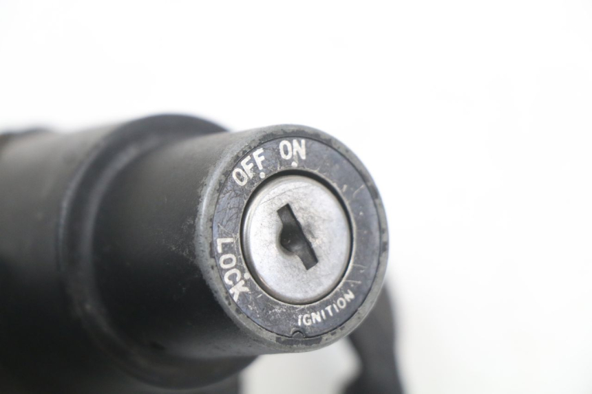 photo de KIT SERRATURE HYOSUNG GTR 125 (2006 - 2008) - Dettagli dei punti di fissaggio