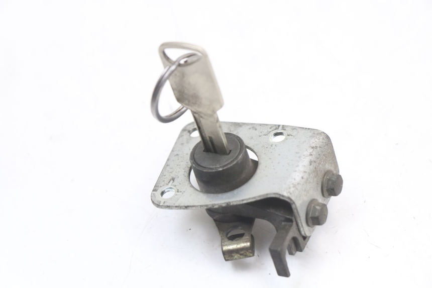 photo de KIT SERRATURE SUZUKI GZ MARAUDER 125 (1998 - 2004) - Primo piano ad alta risoluzione