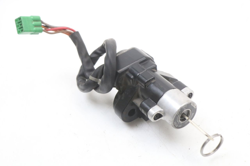 photo de KIT SERRATURE SUZUKI GZ MARAUDER 125 (1998 - 2004) - Primo piano tecnico