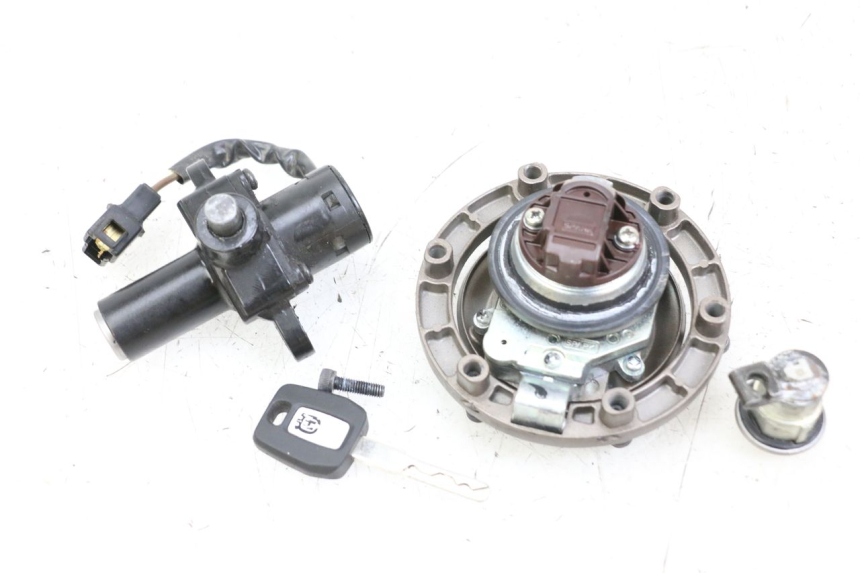 photo de KIT SERRATURE HUSQVARNA SVARTPILEN 401 (2018 - 2023) - Altra angolazione