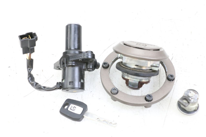 photo de KIT SERRATURE HUSQVARNA SVARTPILEN 401 (2018 - 2023) - Primo piano tecnico