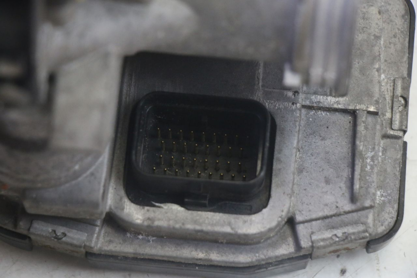 photo de KIT SERRATURE PIAGGIO MP3 HPE 350 (2018 - 2020) - Primo piano ad alta risoluzione