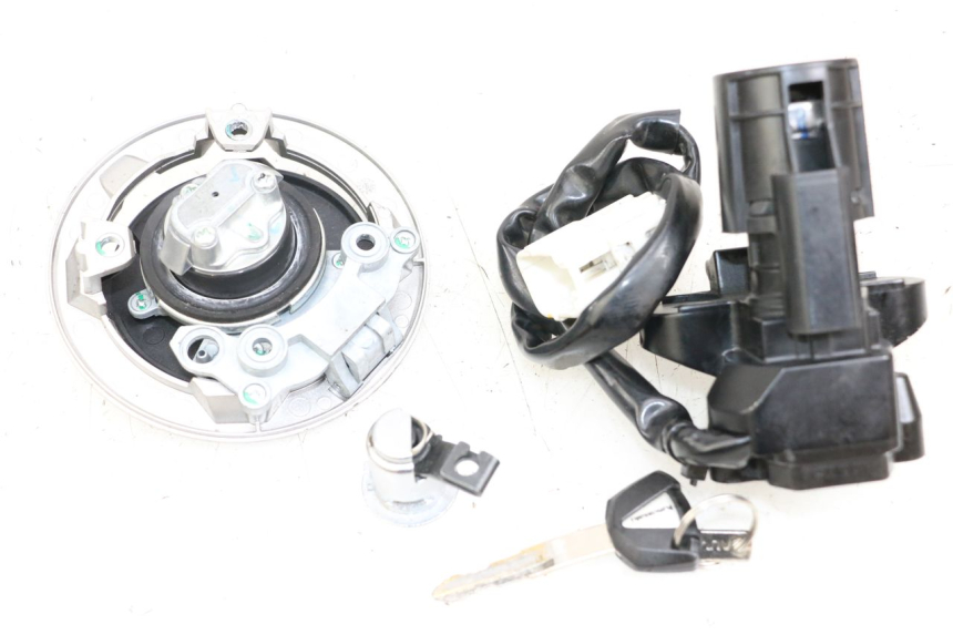 photo de KIT SERRATURE KAWASAKI NINJA 400 (2018 - 2023) - Dettagli dei punti di fissaggio