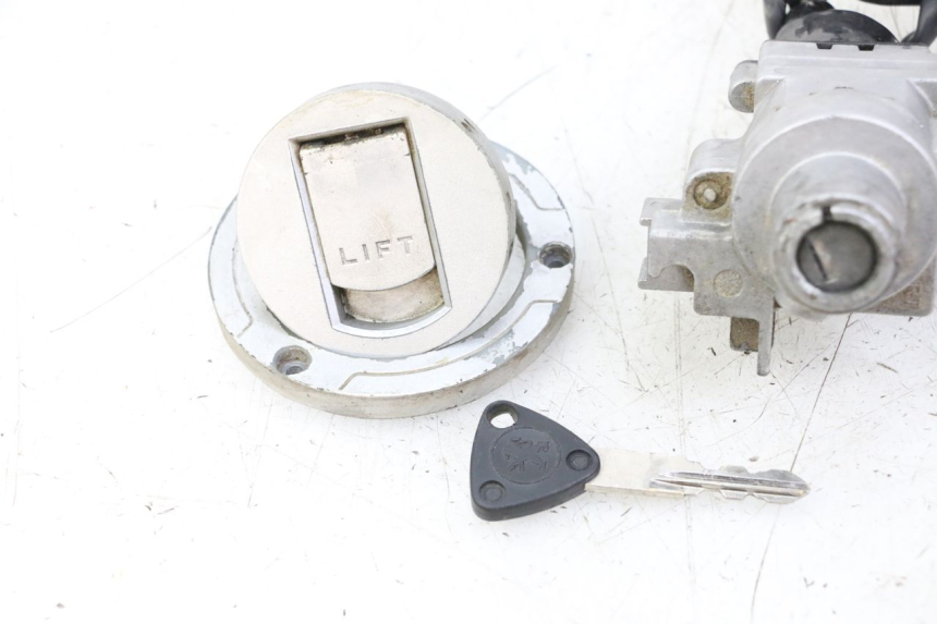 photo de KIT SERRATURE PEUGEOT SPEEDFIGHT 3 LC 2T 50 (2009 - 2015) - Dettagli dei punti di fissaggio