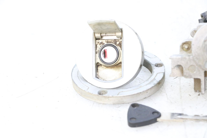 photo de KIT SERRATURE PEUGEOT SPEEDFIGHT 3 LC 2T 50 (2009 - 2015) - Stato della superficie e materiale