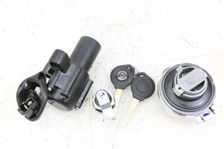 photo de KIT SERRATURE ROYAL ENFIELD CONTINENTAL GT 650 (2019 - 2024) - Primo piano tecnico