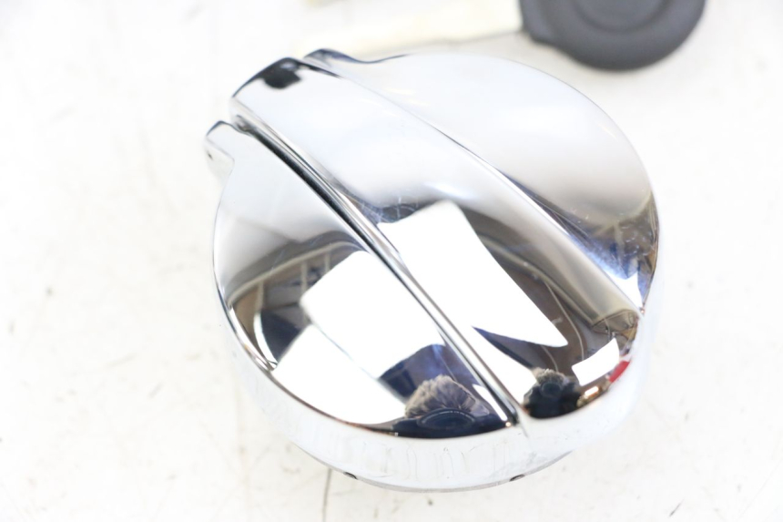 photo de KIT SERRATURE ROYAL ENFIELD CONTINENTAL GT 650 (2019 - 2024) - Stato della superficie e materiale