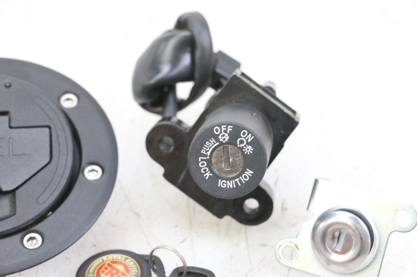 photo de KIT SERRATURE ROYAL ENFIELD SCRAM 411 (2022 - 2024) - Stato della superficie e materiale