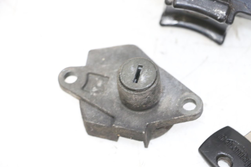 photo de KIT SERRATURE TRIUMPH SPRINT 900 (1995 - 1998) - Caratteristiche distintive