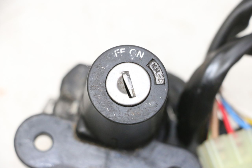 photo de KIT SERRATURE TRIUMPH SPRINT 900 (1995 - 1998) - Zoom sui componenti