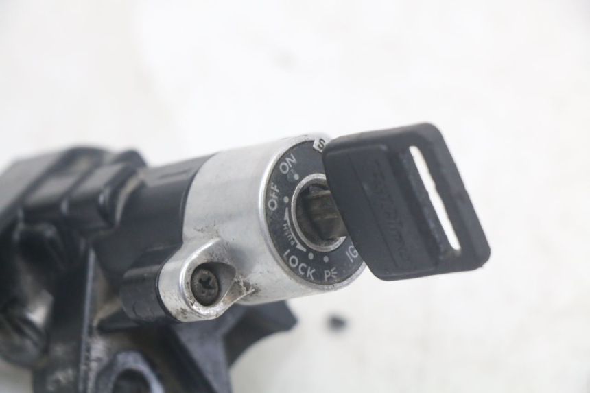 photo de KIT SERRATURA CHIAVE NEIMAN SUZUKI SV N 650 (1999 - 2002) - Dettagli dei punti di fissaggio