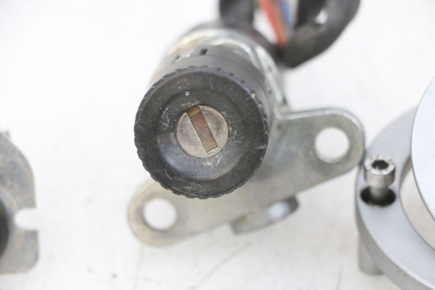 photo de KIT SERRATURE YAMAHA TZR 50 (2008 - 2016) - Caratteristiche distintive