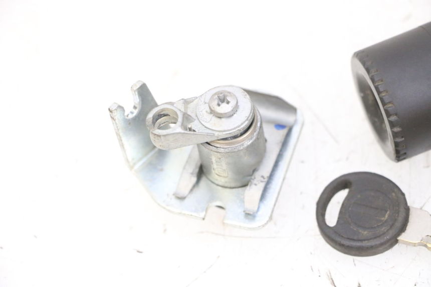 photo de KIT SERRATURE YAMAHA TZR 50 (2008 - 2016) - Altra angolazione