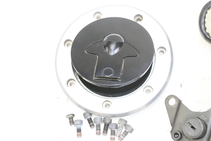 photo de KIT SERRATURE KAWASAKI ZR 7 750 (1999 - 2004) - Primo piano ad alta risoluzione