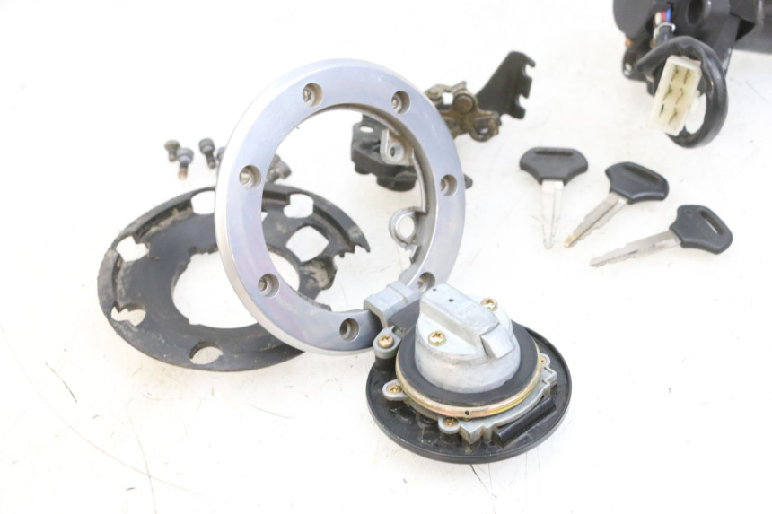 photo de KIT SERRATURE KAWASAKI ZR 7 750 (1999 - 2004) - Dettagli dei punti di fissaggio