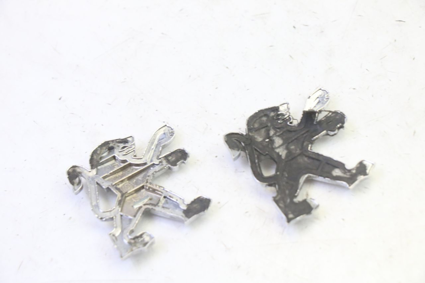 photo de LOGO MARCA PEUGEOT ELYSTAR 50 (2002 - 2014) - Zoom sullo stato d'uso