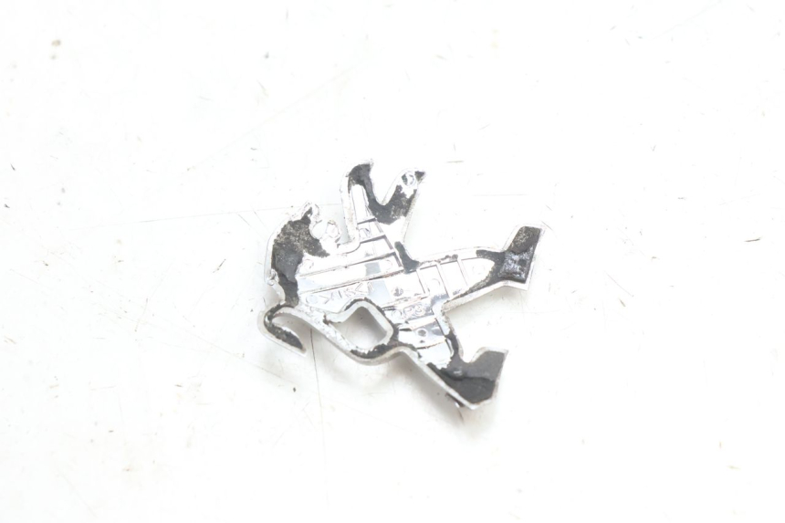 photo de LOGO MARCA PEUGEOT KISBEE 2T 50 (2010 - 2017) - Zoom sullo stato d'uso