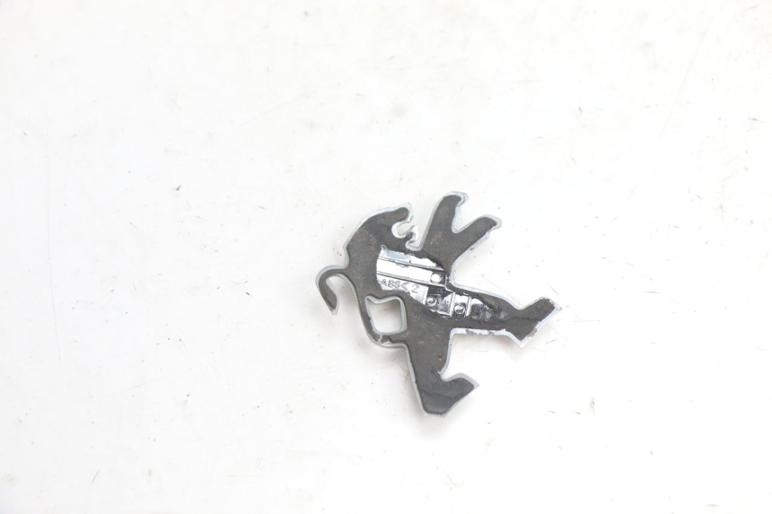 photo de LOGO MARCHIO PEUGEOT KISBEE 4T 50 (2018 - 2022) - Zoom sullo stato d'uso