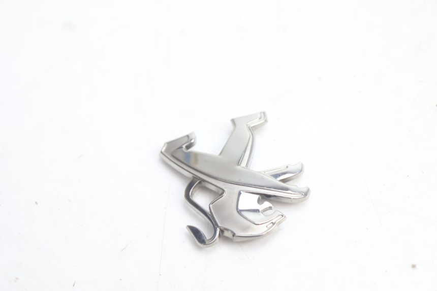 photo de LOGO MARCHIO PEUGEOT KISBEE 4T 50 (2018 - 2022) - Zoom sullo stato d'uso
