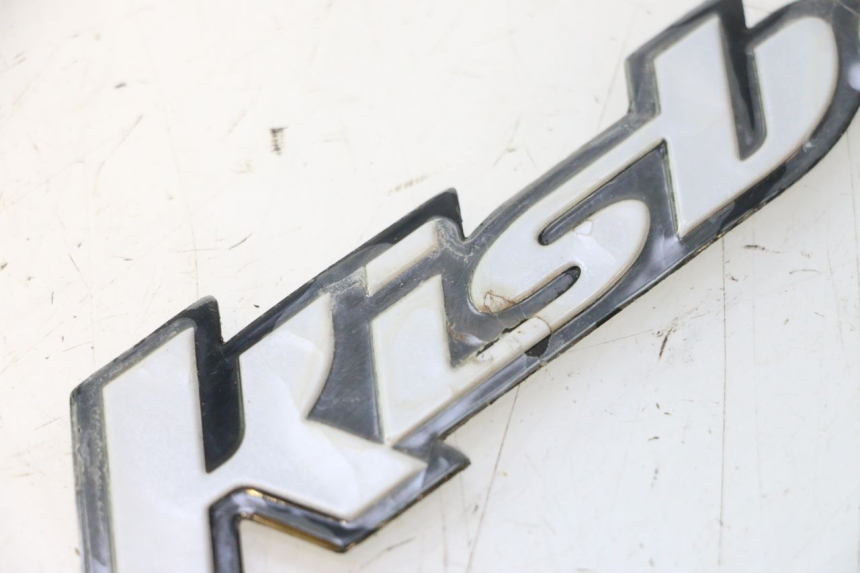 photo de LOGO MARCHIO PEUGEOT KISBEE 4T 50 (2018 - 2022) - Stato della superficie e materiale