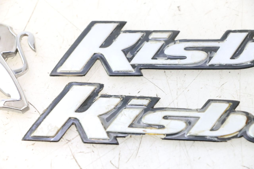 photo de LOGO MARCHIO PEUGEOT KISBEE 4T 50 (2018 - 2022) - Zoom sullo stato d'uso