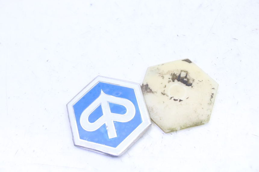 photo de LOGO MARCHIO PIAGGIO MP3 125 (2006 - 2014) - Zoom sullo stato d'uso