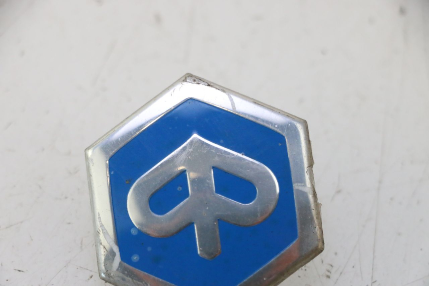 photo de LOGO MARCHIO PIAGGIO MP3 500 (2016 - 2018) - Zoom sullo stato d'uso