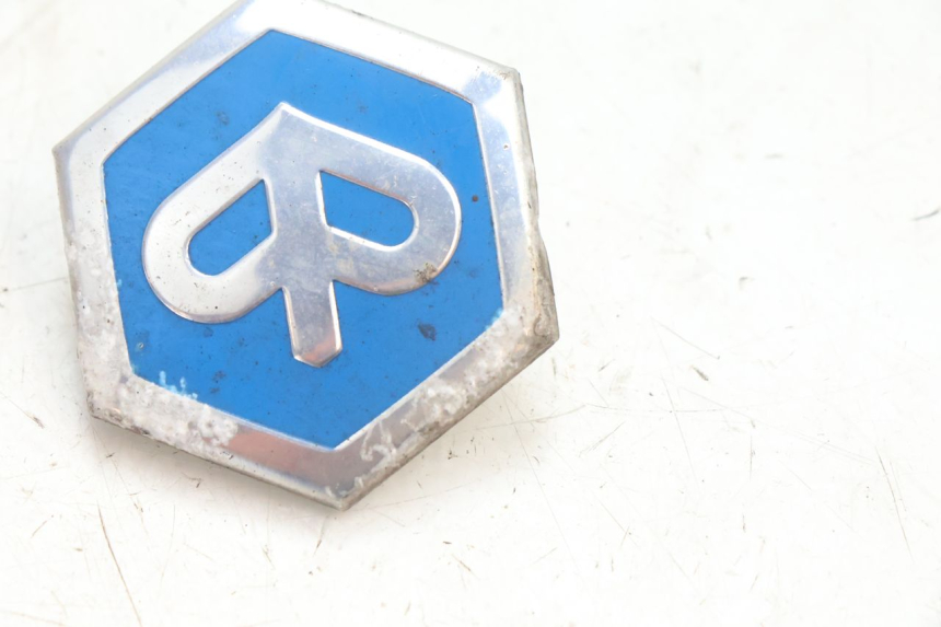 photo de LOGO MARCHIO PIAGGIO MP3 500 (2016 - 2018) - Zoom sullo stato d'uso