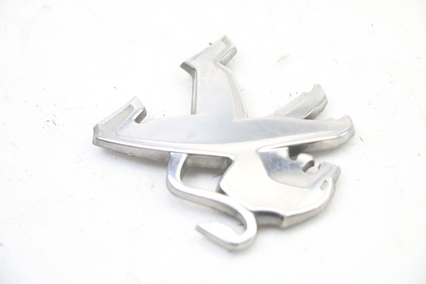 photo de LOGO MARCHIO PEUGEOT SATELIS 125 (2013 - 2018) - Dettaglio del componente