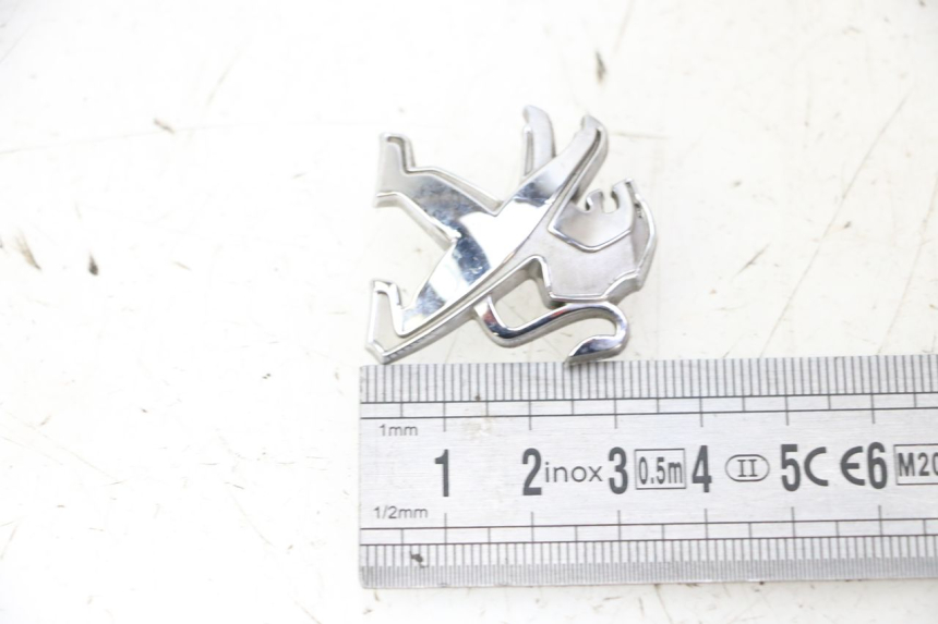 photo de LOGO MARCHIO PEUGEOT SATELIS 125 (2013 - 2018) - Dettaglio del componente