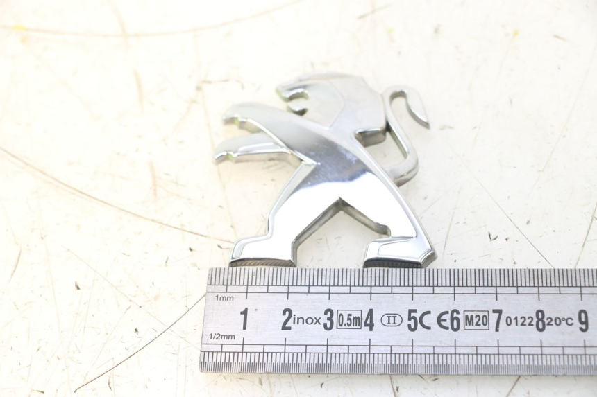 photo de LOGO MARCHIO PEUGEOT SATELIS 125 (2013 - 2018) - Dettaglio del componente