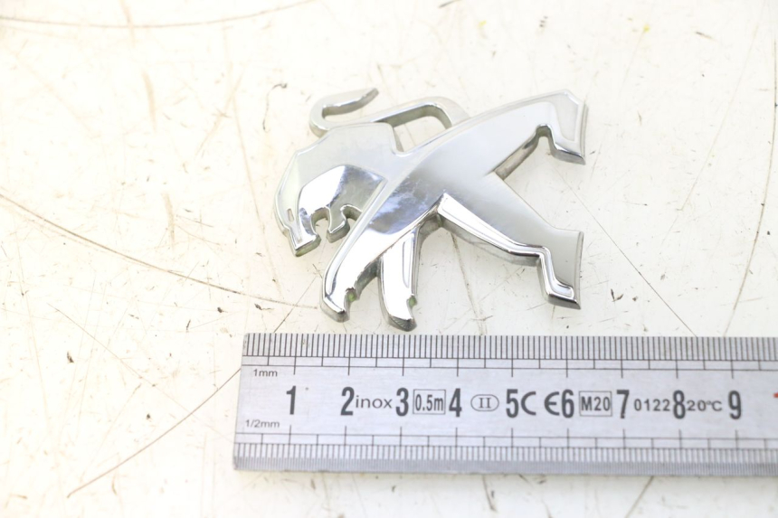 photo de LOGO MARCHIO PEUGEOT SATELIS 125 (2013 - 2018) - Zoom sullo stato d'uso