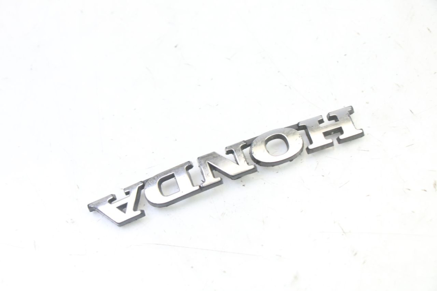 photo de LOGO MARCHIO HONDA ST PAN EUROPEAN 1300 (2002 - 2013) - Dettaglio del componente