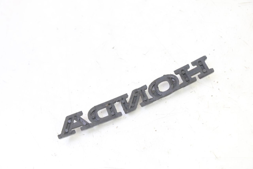 photo de LOGO MARCHIO HONDA ST PAN EUROPEAN 1300 (2002 - 2013) - Zoom sullo stato d'uso