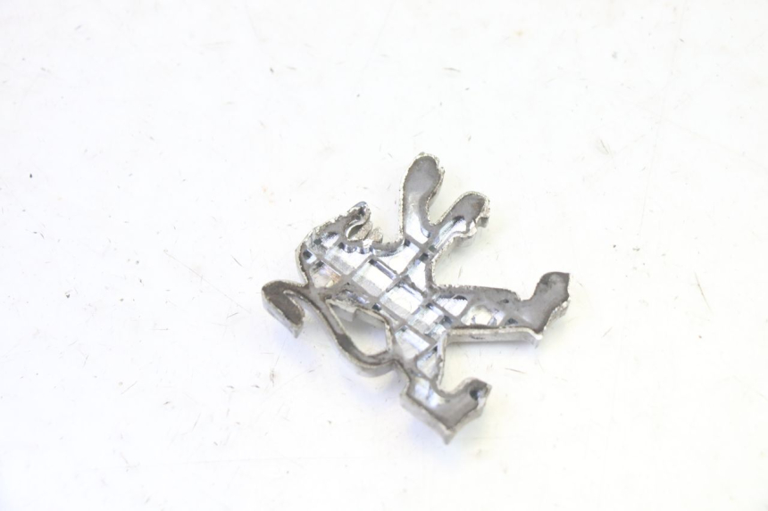 photo de LOGO MARCA PEUGEOT VIVACITY NEW 2T 50 (2008 - 2017) - Zoom sullo stato d'uso