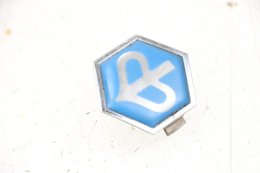 photo de LOGO MARCA PIAGGIO X8 125 (2004 - 2007) - Dettaglio del componente