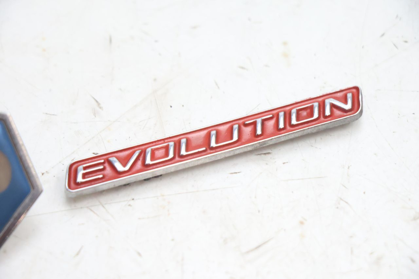 photo de LOGO MARCA PIAGGIO X9 EVOLUTION 125 (2003 - 2007) - Zoom sullo stato d'uso