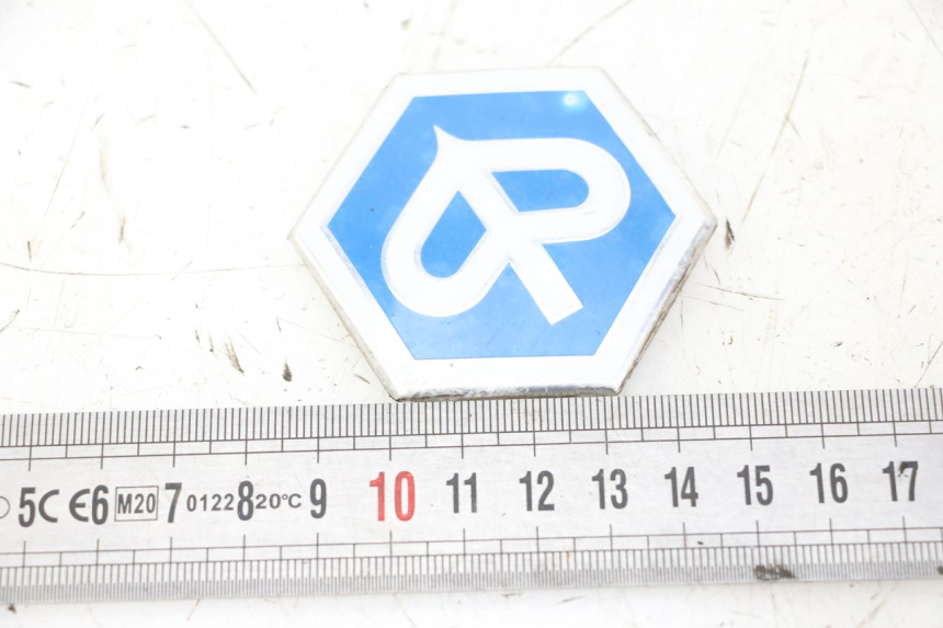 photo de LOGO MARCA PIAGGIO XEVO - X EVO 125 (2007 - 2017) - Dettaglio del componente