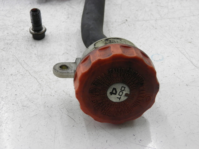 photo de Cilindro principale posteriore HONDA CB SEVEN FITTY 750 (1992 - 2003) - Zoom sullo stato d'uso