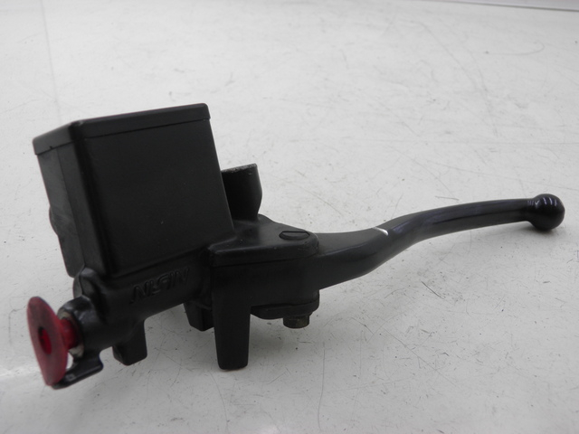 photo de MASTERCYLINDER FRENO POSTERIORE HONDA FES PANTHEON 125 (2003 - 2007) - Primo piano tecnico